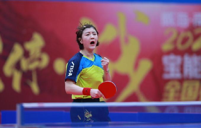 紧盯持球人 紧盯持球人